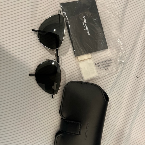 Saint Laurent butterfly sunglasses 2021 - Picture 1 of 3